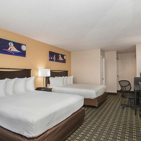 Stanford Inn & Suites Anaheim Bagian luar foto