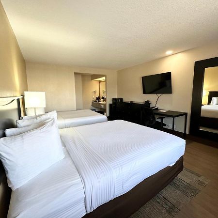 Stanford Inn & Suites Anaheim Bagian luar foto