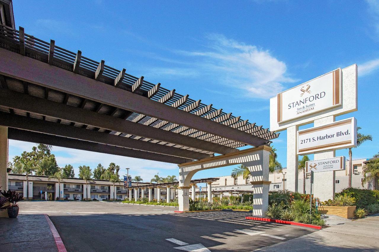 Stanford Inn & Suites Anaheim Bagian luar foto