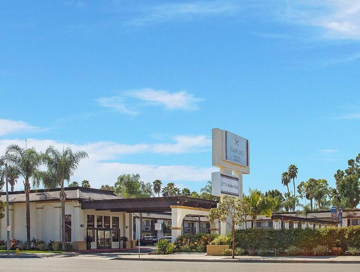 Stanford Inn & Suites Anaheim Bagian luar foto