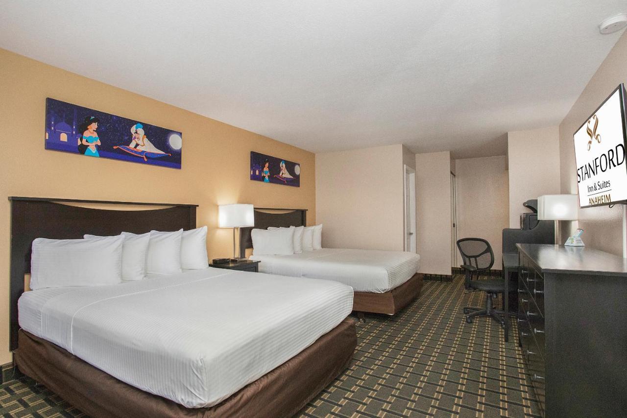 Stanford Inn & Suites Anaheim Bagian luar foto