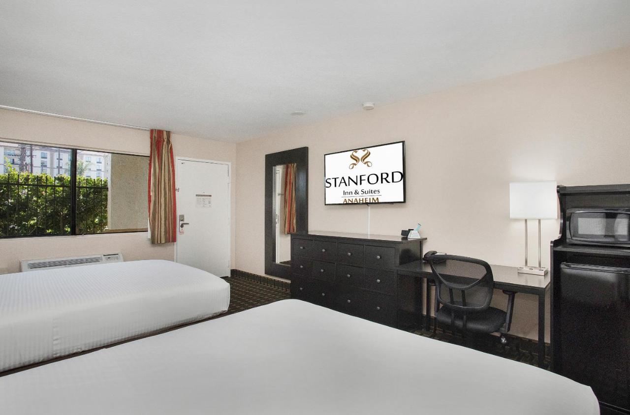 Stanford Inn & Suites Anaheim Bagian luar foto