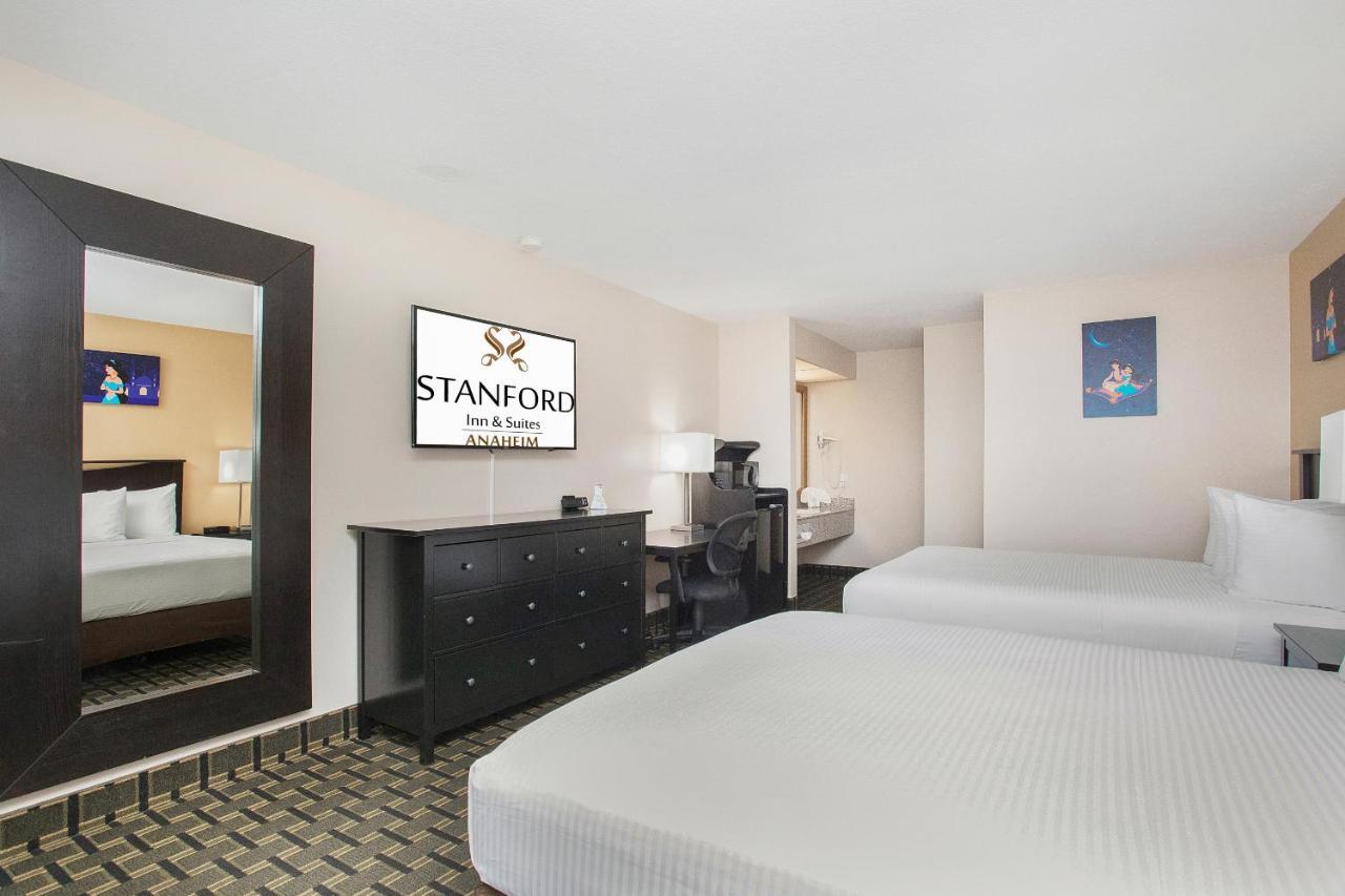 Stanford Inn & Suites Anaheim Bagian luar foto