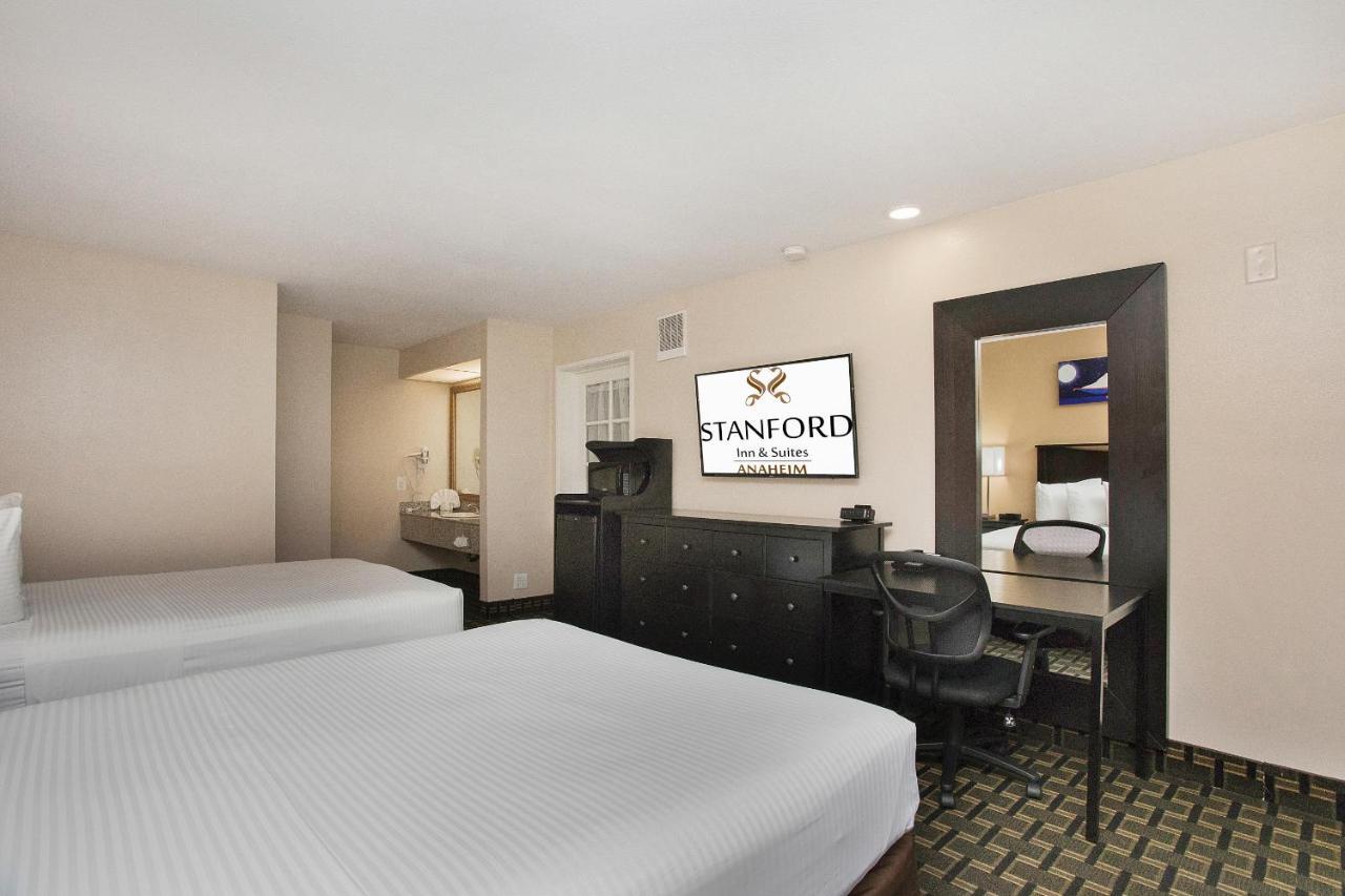 Stanford Inn & Suites Anaheim Bagian luar foto