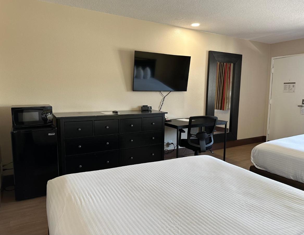 Stanford Inn & Suites Anaheim Bagian luar foto