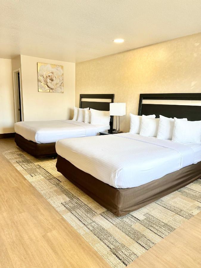 Stanford Inn & Suites Anaheim Bagian luar foto