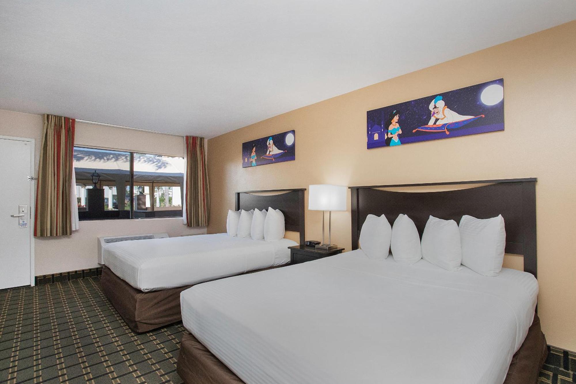 Stanford Inn & Suites Anaheim Bagian luar foto