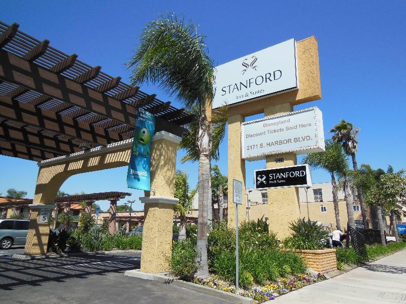 Stanford Inn & Suites Anaheim Bagian luar foto