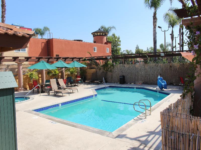 Stanford Inn & Suites Anaheim Bagian luar foto