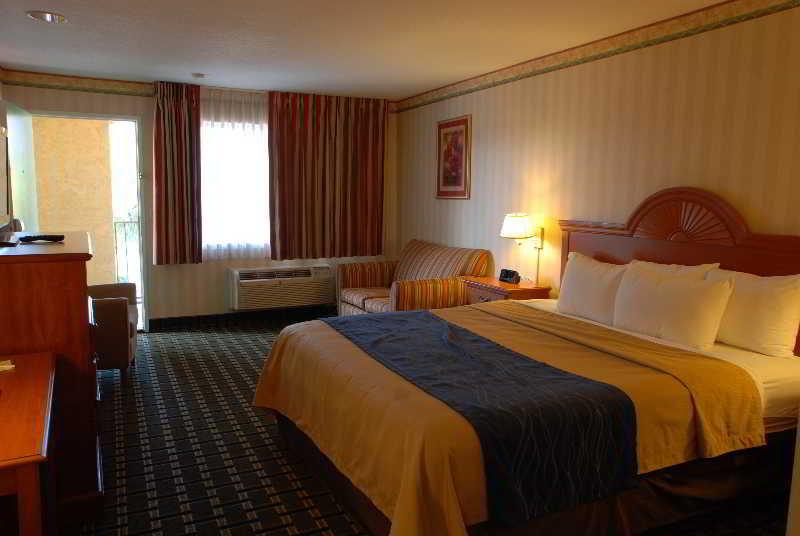 Stanford Inn & Suites Anaheim Bagian luar foto