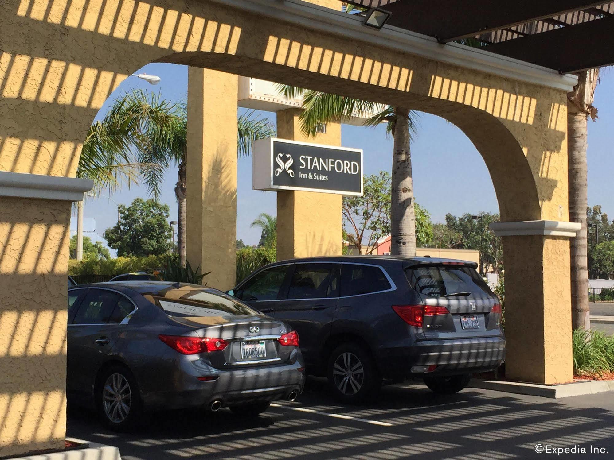 Stanford Inn & Suites Anaheim Bagian luar foto