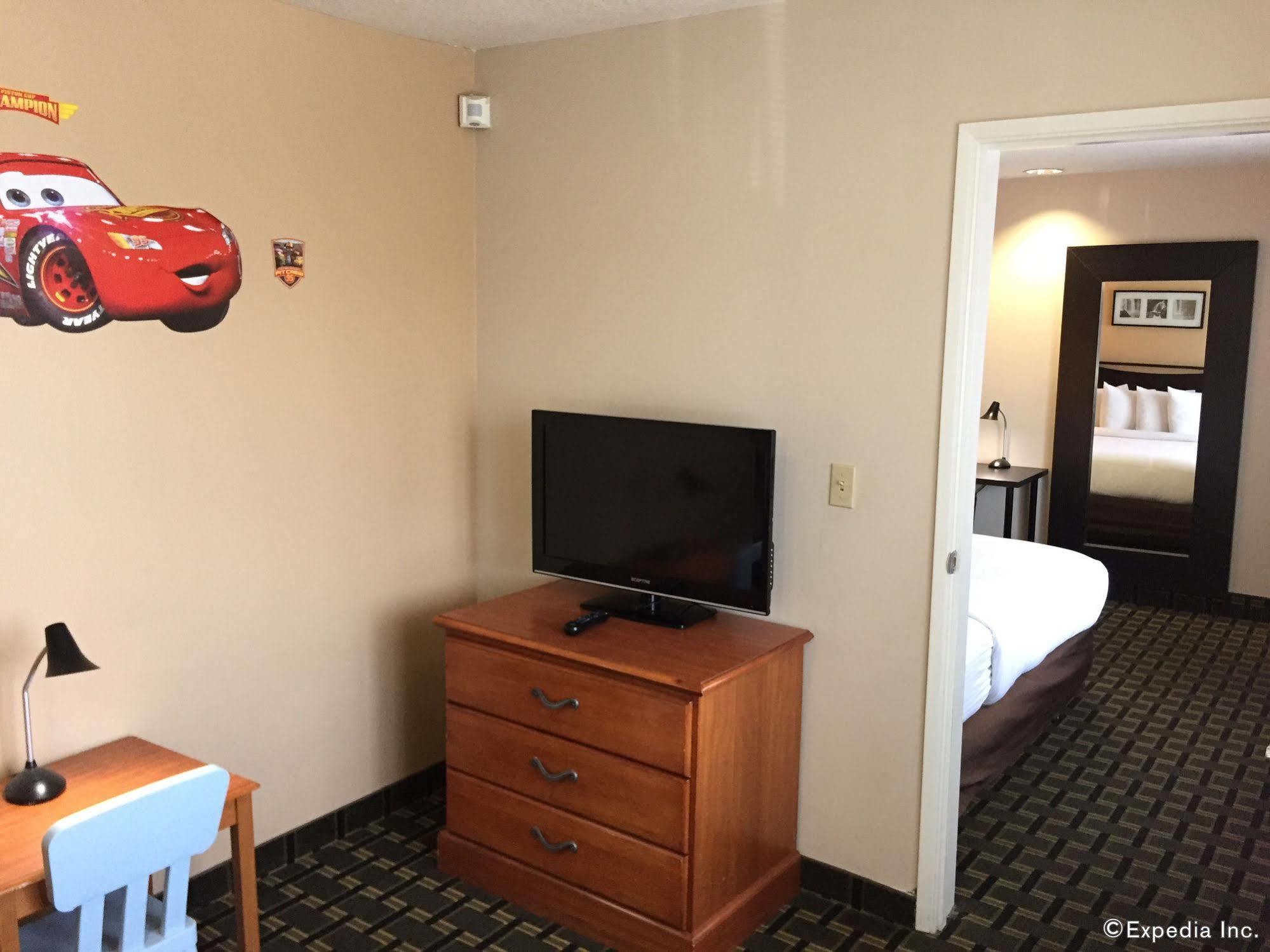 Stanford Inn & Suites Anaheim Bagian luar foto