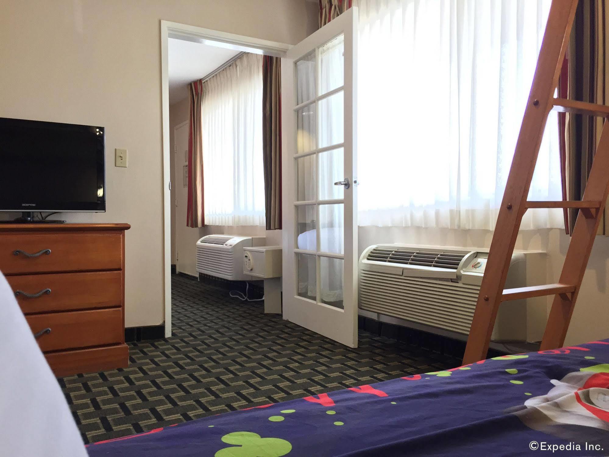 Stanford Inn & Suites Anaheim Bagian luar foto